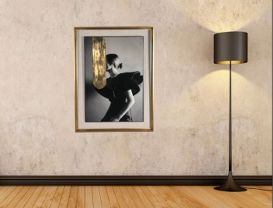 Cam Paspartulu Varaklı Modern Kadın Tablosu - El Yapımı Kabartmalı Çerçeveli Duvar Dekorasyonu | Estela Design