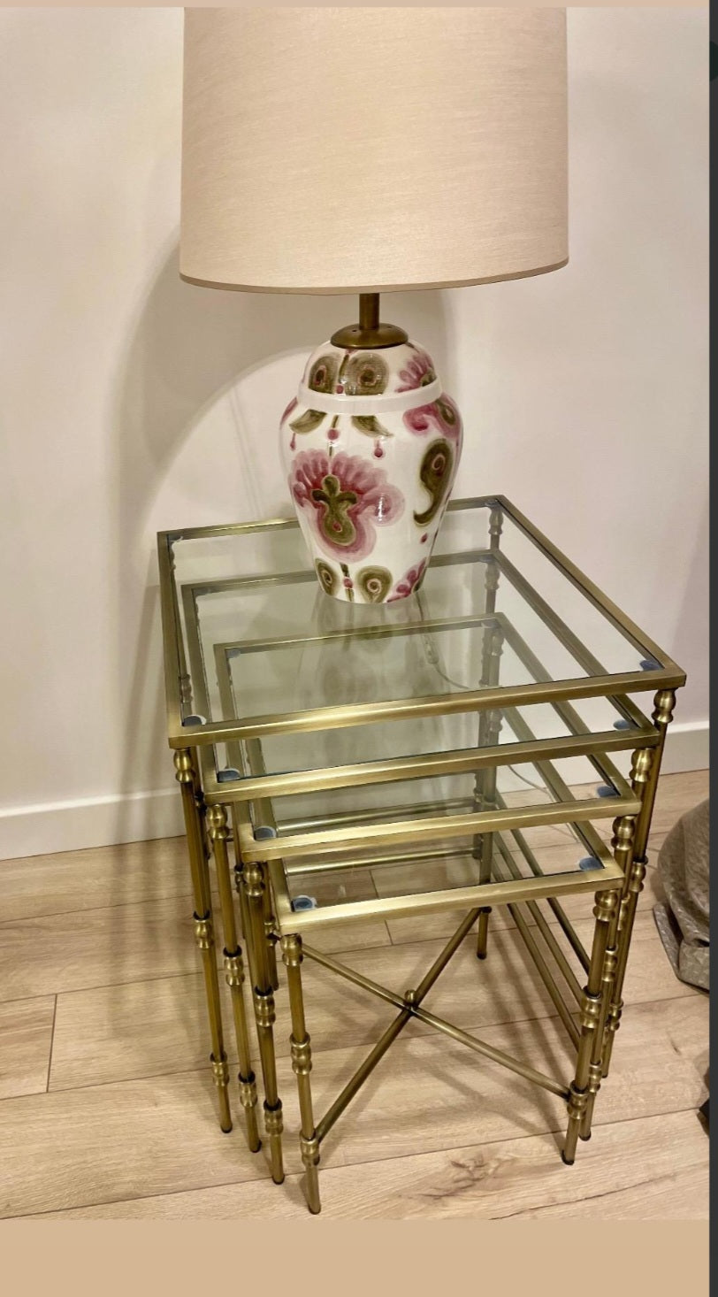 Torna Detaylı Pirinç Eskitme 4'lü Kare  Zigon Sehpa/Seçilebilir Kaplama ve Cam rengi