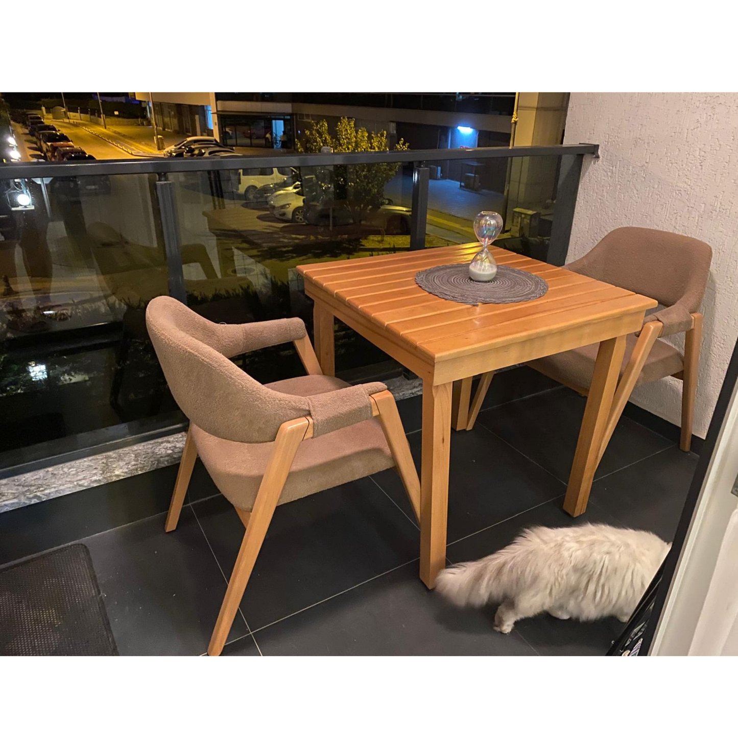 Valeri Modern Ahşap Kollu Rahat Sandalye