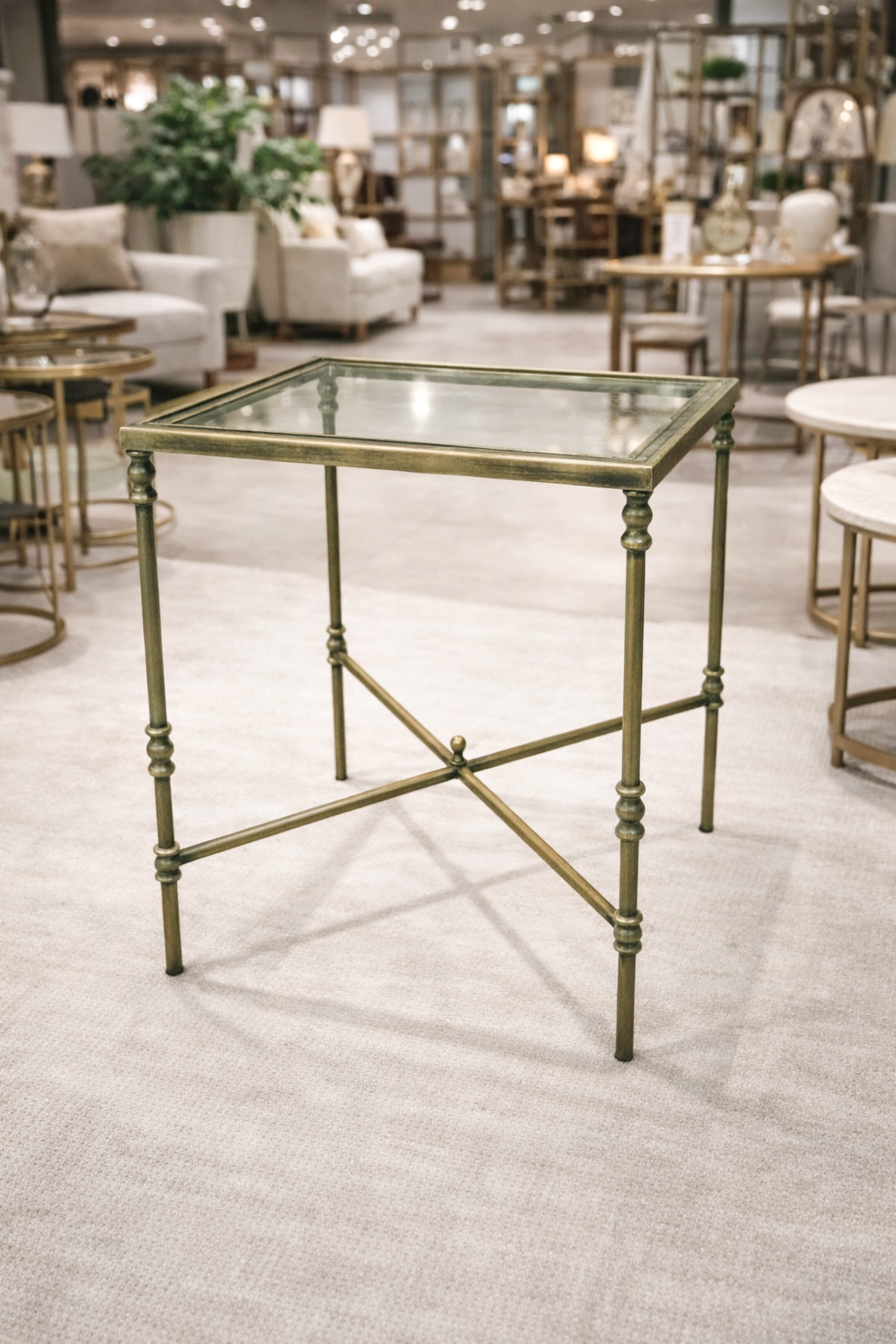 Torna Detaylı Pirinç Eskitme  Kare Yan Sehpa